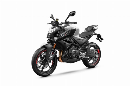 Przejdź do produktu Motocykl CFMoto 450NK | Nebula White | Wyprzedaż rocznika