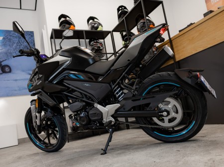 Motocykl CFMoto 125NK | Gem Black | Wyprzedaż rocznika