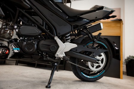 Motocykl CFMoto 125NK | Gem Black | Wyprzedaż rocznika