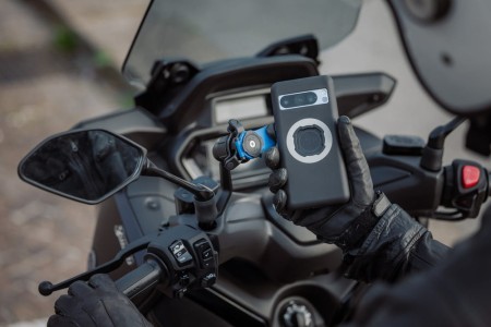 Podstawa montowana pod lusterko do skuterów i motocykli