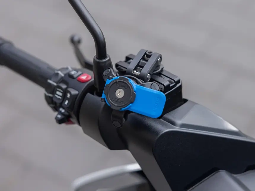 Podstawa mocowana na zbiorniczku hamulcowym Quad Lock® - V2